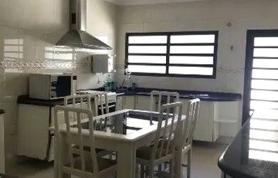 Imagem 3: SOBRADO CENTRO. Varanda, Área de serviço, 121m² de Áreae2 Vagas na...