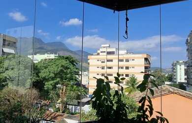 Imagem: O apartamento possui 3 Dormitórios, 2 Banheiros, 2 Vagas na