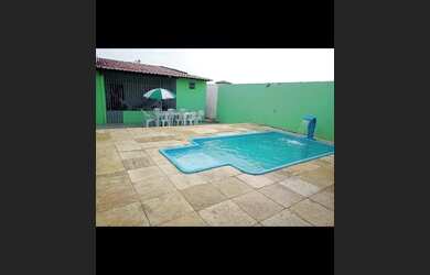 Imagem: A casa possui 3 Dormitórios e 2 Vagas na garagem e está localizado