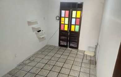 Imagem: A casa possui 2 Dormitórios e 1 Banheiro e está localizado