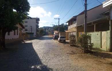 Imagem: A casa possui 2 Dormitórios, 1 Banheiro, 3 Vagas na garagem