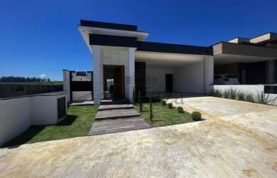 Imagem: A casa em condomínio possui 3 Dormitórios, 3 Banheiros, 2