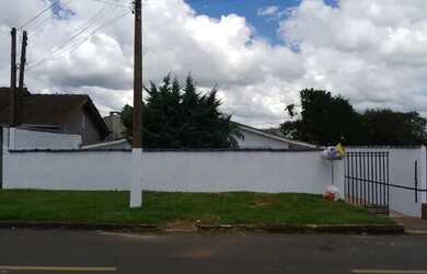 Imagem: A casa possui 2 Dormitórios e 2 Banheiros e está localizado