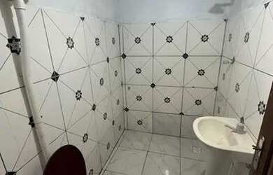 Imagem: A casa possui 1 Dormitório, 1 Banheiro, 3 Vagas na garagem