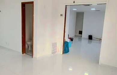 Imagem: O depósito possui 2 Vagas na garagem, 59m² de Área e está