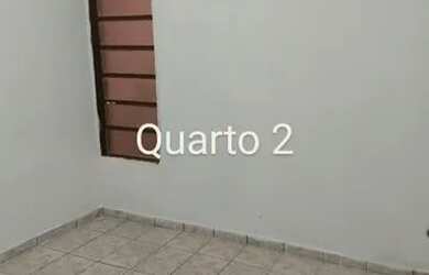 Imagem: A casa possui 2 Dormitórios, 1 Banheiro, 1 Vaga na garagem