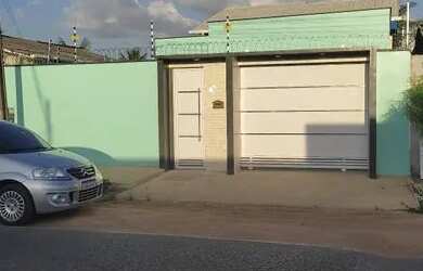 Imagem: A casa possui 2 Dormitórios, 2 Banheiros, 2 Vagas na garagem