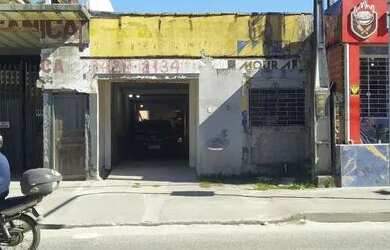 Imagem: A casa possui 4 Dormitórios, 3 Banheiros, 5 Vagas na garagem