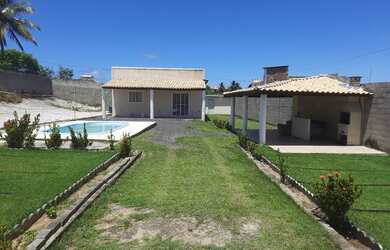 Imagem: A casa possui 2 Dormitórios, 5 Vagas na garagem e está localizado