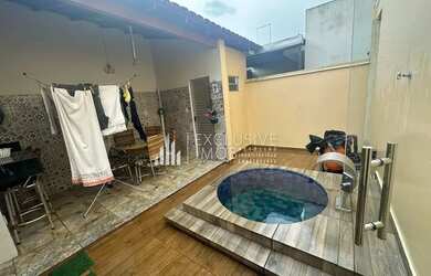 Imagem: A casa em condomínio possui 4 Dormitórios, 2 Banheiros, 1