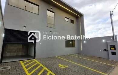 Imagem: O depósito possui 3 Vagas na garagem, 10m² de Área e está