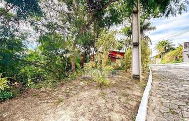 Imagem: O terreno possui 584m² de Área e está localizado em Sapê