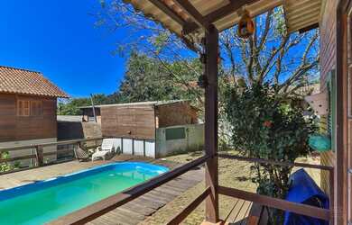 Imagem 13: Casa em Hípica. Piscina, Churrasqueira, VarandaeGuarda roupa