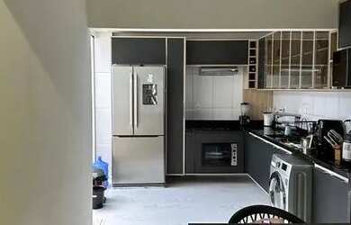 Imagem: A casa em condomínio possui 3 Dormitórios, 2 Banheiros, 2