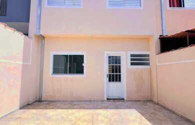 Imagem: A casa possui 2 Dormitórios, 2 Banheiros, 2 Vagas na garagem