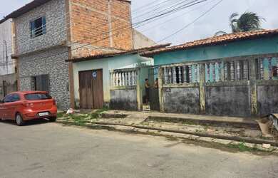 Imagem: A casa possui 3 Dormitórios, 2 Banheiros, 1 Vaga na garagem