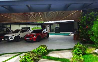 Imagem: A casa em condomínio possui 3 Dormitórios, 3 Banheiros, 393m²