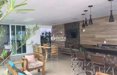 Imagem: A casa em condomínio possui 4 Dormitórios, 5 Banheiros, 4