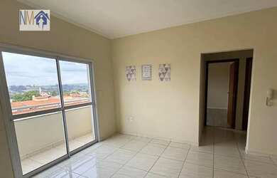 Imagem: O apartamento possui 2 Dormitórios, 1 Banheiro, 1 Vaga na garagem