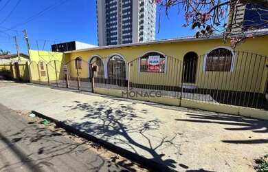 Imagem: O depósito possui 3 Vagas na garagem, 240m² de Área e está