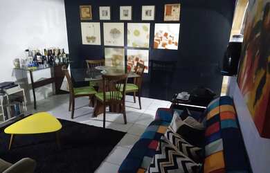 Imagem: A casa possui 2 Dormitórios, Acomodam 8 pessoas e está localizado