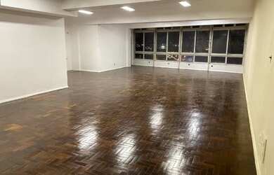 Imagem: A casa possui 4 Banheiros, 600m² de Área e está localizado