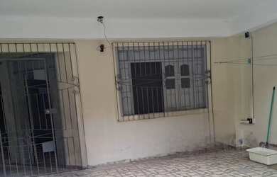 Imagem: A casa possui 2 Dormitórios, 2 Banheiros, 1 Vaga na garagem