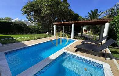 Imagem: A casa em condomínio possui 5 Dormitórios, 5 Banheiros, 4