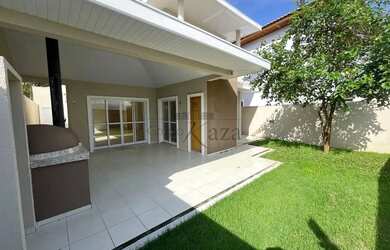 Imagem: A casa em condomínio possui 4 Dormitórios, 5 Banheiros, 2