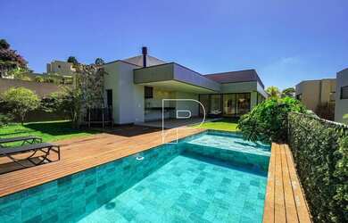 Imagem: A casa em condomínio possui 3 Dormitórios, 4 Banheiros, 4