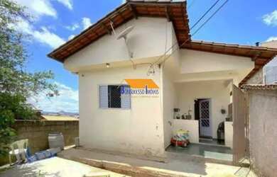 Imagem: A casa possui 2 Dormitórios, 2 Banheiros, 4 Vagas na garagem