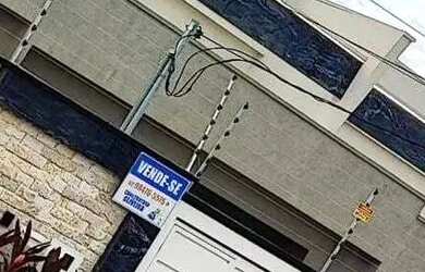 Imagem: A casa possui 3 Dormitórios, 1 Banheiro, 3 Vagas na garagem