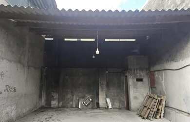 Imagem: O depósito possui 5 Vagas na garagem, 170m² de Área e está