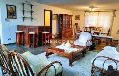 Imagem: A casa possui 5 Dormitórios, 5 Banheiros, 5 Vagas na garagem