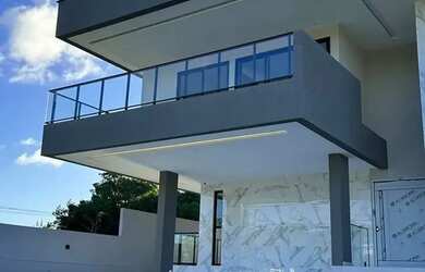 Imagem: A casa em condomínio possui 5 Dormitórios, 5 Banheiros, 5