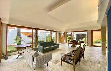 Imagem: A casa em condomínio possui 4 Dormitórios, 5 Banheiros, 5