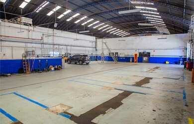 Imagem: O depósito possui 9500m² de Área e está localizado em Jardim