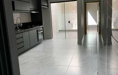 Imagem: A casa possui 3 Dormitórios, 2 Banheiros, 2 Vagas na garagem