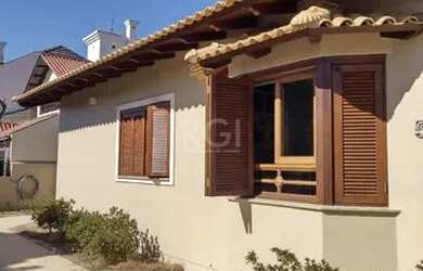 Imagem: A casa possui 5 Dormitórios, 5 Banheiros, 4 Vagas na garagem