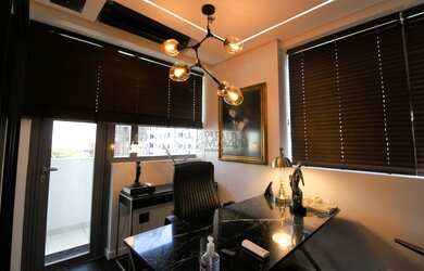 Imagem: O depósito possui 2 Vagas na garagem e 47m² de Área e está