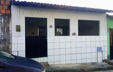 Imagem: A casa possui 2 Dormitórios, 1 Banheiro e está localizado