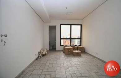 Imagem: O depósito possui 1 Vaga na garagem, 44m² de Área e está