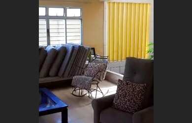 Imagem: A casa possui 4 Dormitórios, 4 Banheiros, 2 Vagas na garagem