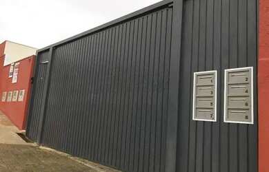 Imagem: A casa possui 2 Dormitórios, 1 Banheiro, 1 Vaga na garagem