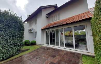 Imagem: A casa em condomínio possui 3 Dormitórios, 3 Banheiros, 2