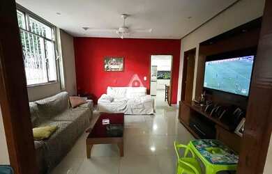 Imagem: A casa possui 3 Dormitórios, 2 Banheiros, 1 Vaga na garagem