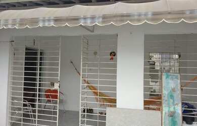 Imagem: A casa possui 3 Dormitórios, 1 Banheiro, 1 Vaga na garagem