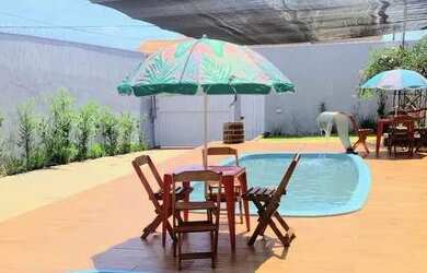 Imagem: A casa possui 1 Dormitório, 4 Banheiros, 5 Vagas na garagem