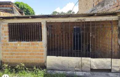 Imagem: A casa possui 1 Dormitório, 1 Banheiro, 1 Vaga na garagem