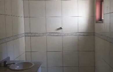 Imagem: A casa possui 3 Dormitórios, 4 Banheiros, 2 Vagas na garagem